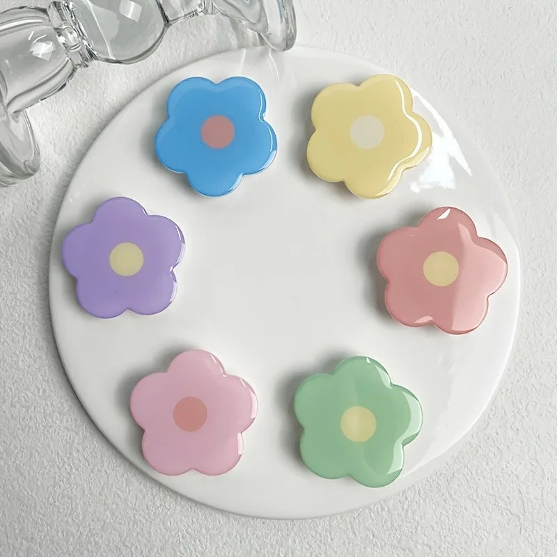 Cutesy™ Flower Socket Pocket